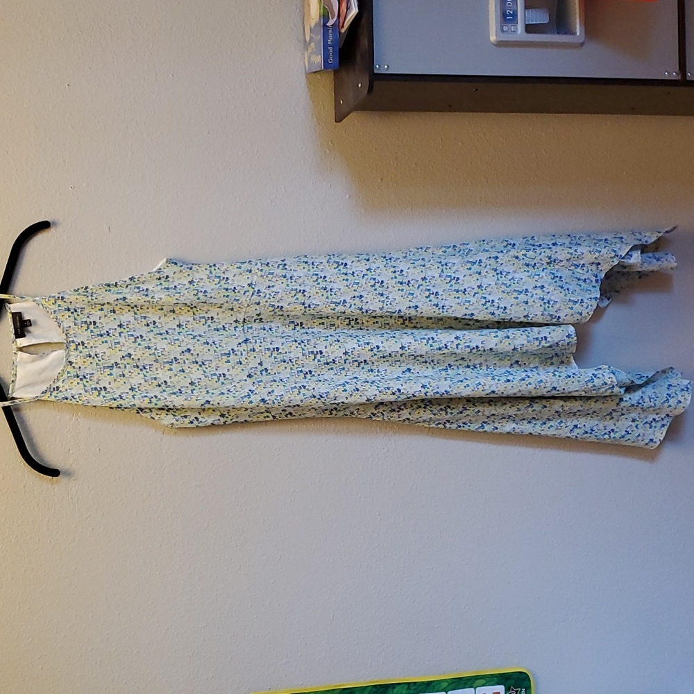 Dress with keyhole back